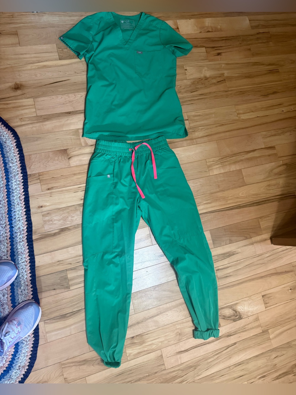 Figs safety green scrub set
